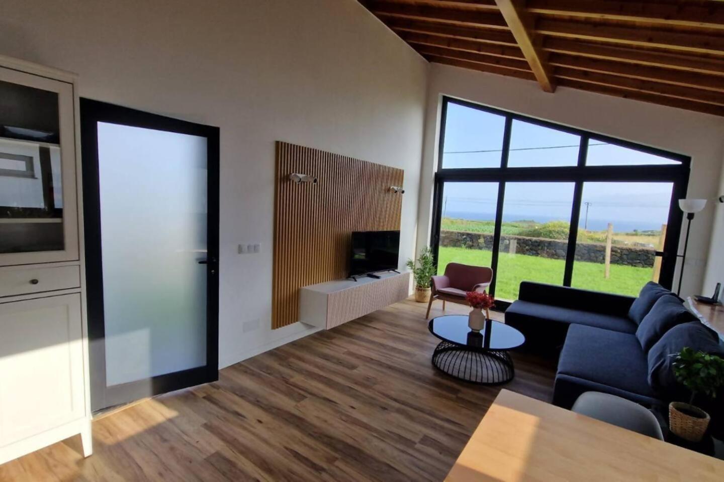 Photography House By Pontanegraazores Altares Luaran gambar